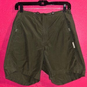 Columbia Olive Green sporty athletic athleisure hiking Cargo Shorts. Sz large
